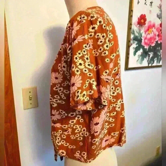MADEWELL CROPPED WITH FRONT KNOT FLORAL TOP. SIZE LARGE. - Picture 4 of 6